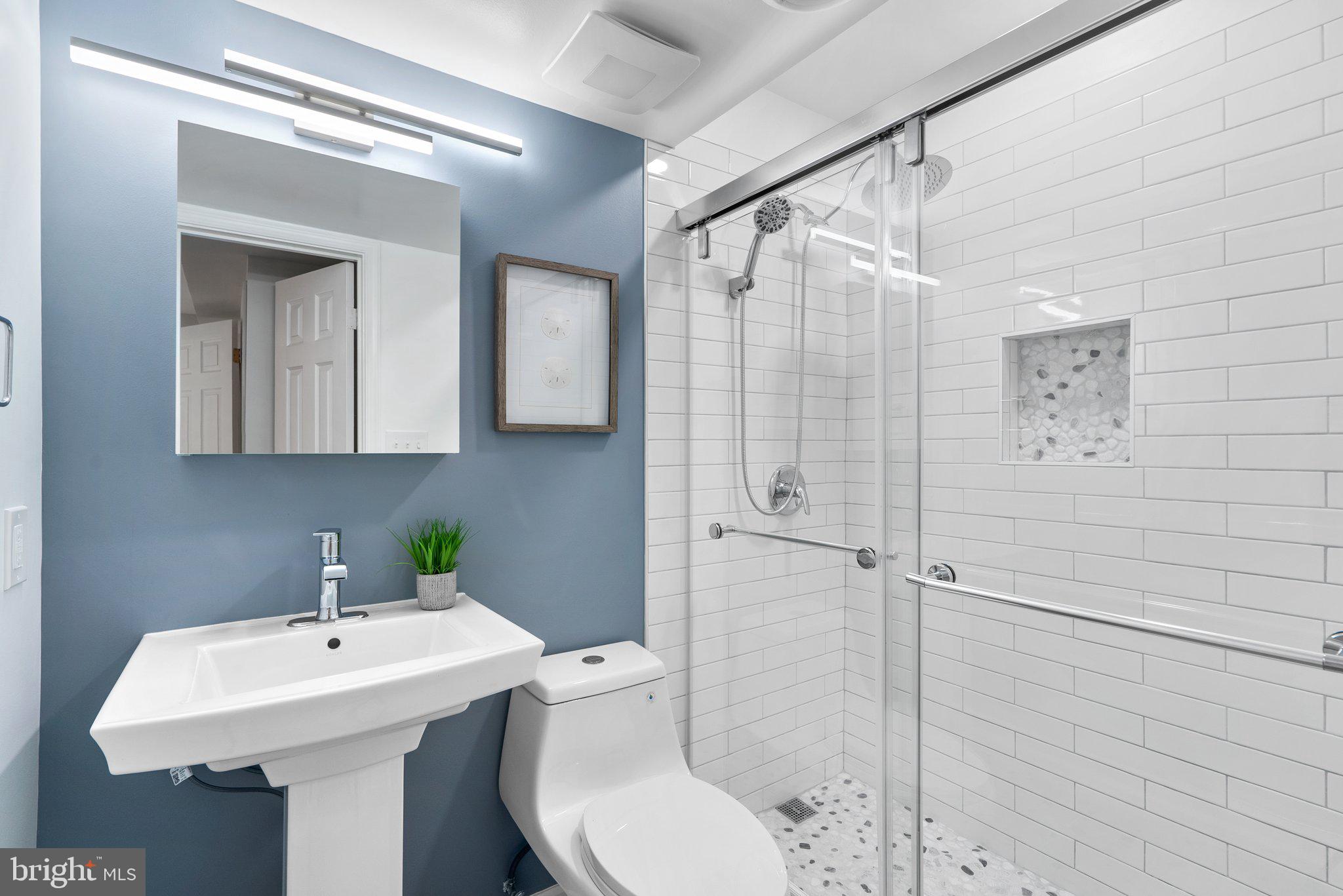 511 Forest Road Riva, MD 21140 - Photo 11 of 44 Full bathroom on the main level