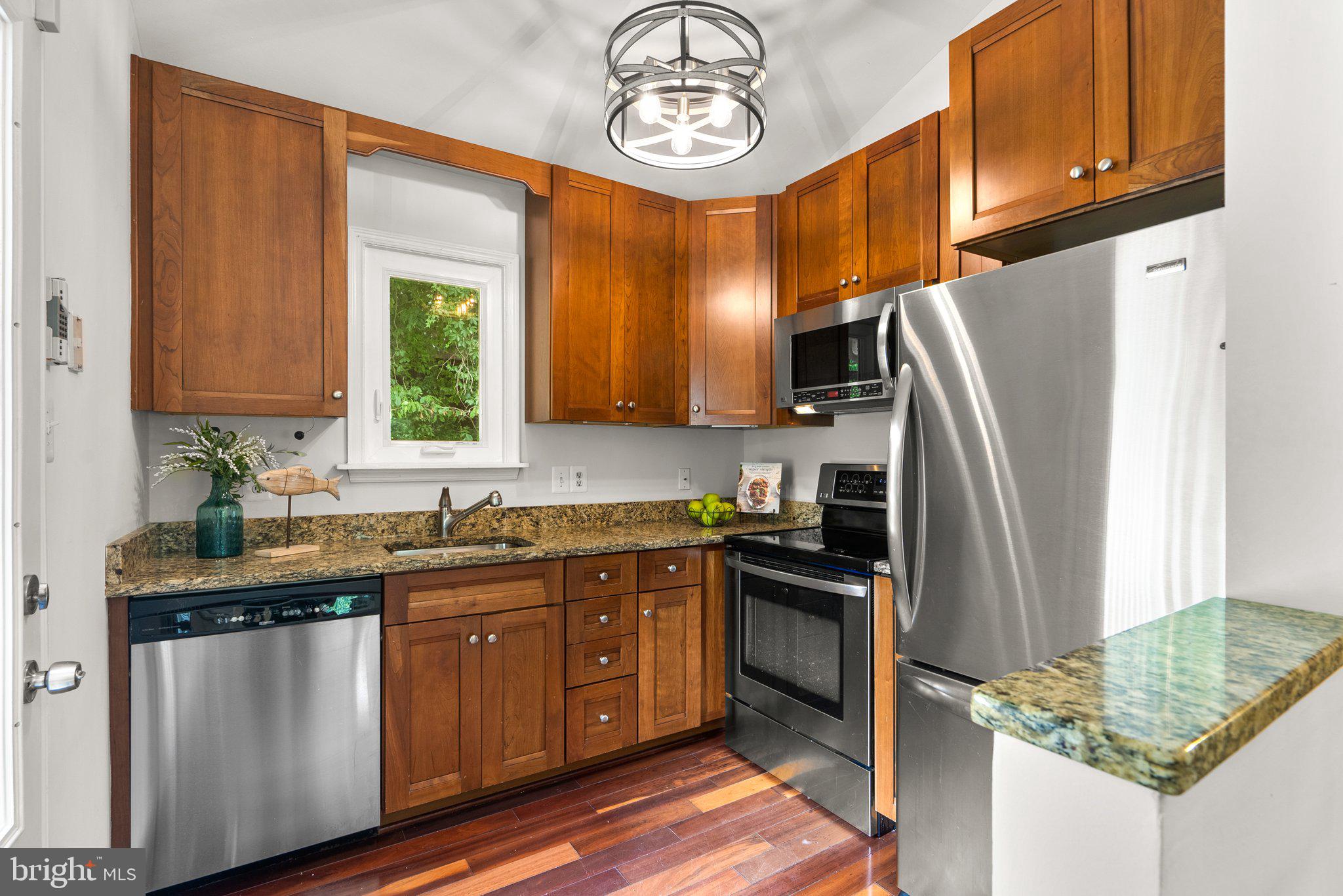 511 Forest Road Riva, MD 21140 - Photo 12 of 44 Kitchen w/stainless appliances, granit counters