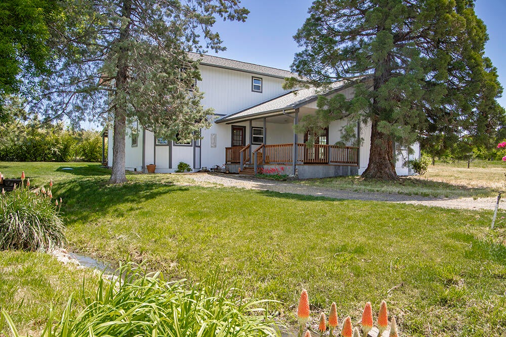 679 West Valley View Road Talent, OR 97540 - Photo 74 of 77 IMG_9426