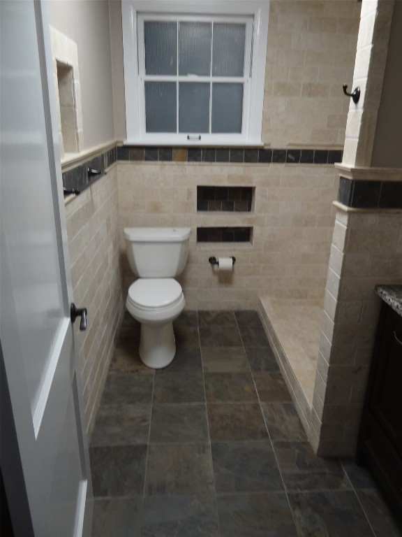 912 East 32nd Street, Unit 103 Austin, TX 78705 - Photo 17 of 27 a bathroom with a toilet and a shower
