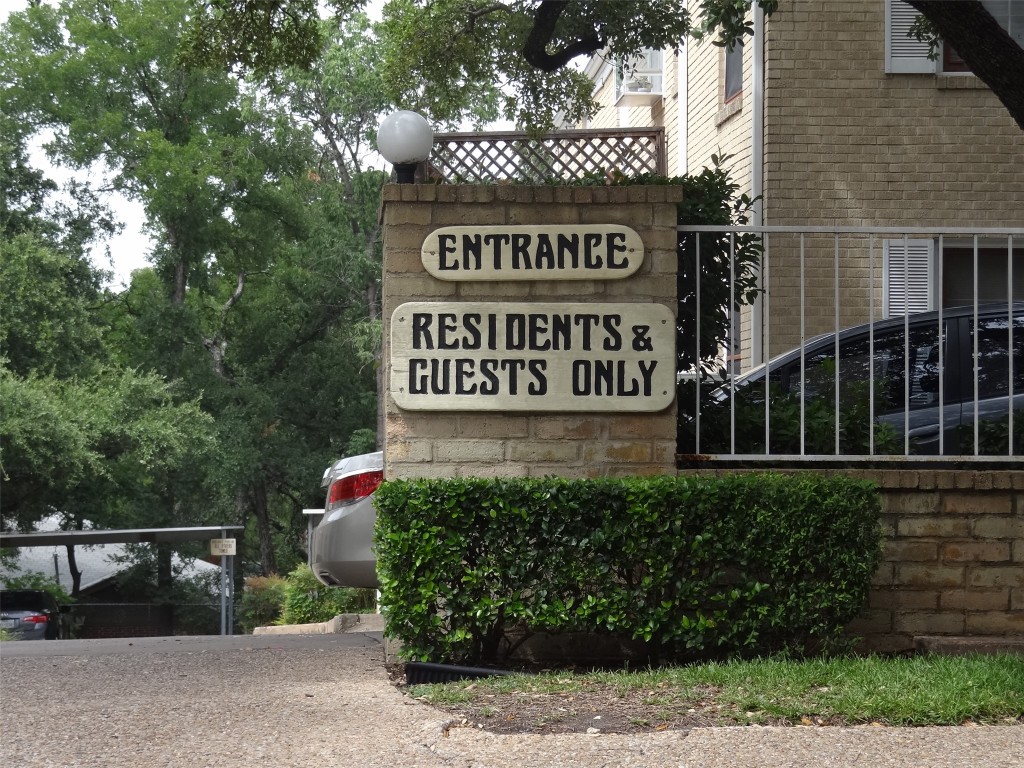 912 East 32nd Street, Unit 103 Austin, TX 78705 - Photo 6 of 27 a view of sign board
