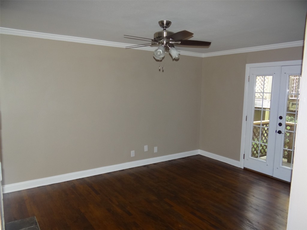 912 East 32nd Street, Unit 103 Austin, TX 78705 - Photo 8 of 27 a view of a room with wooden floor and ceiling fan
