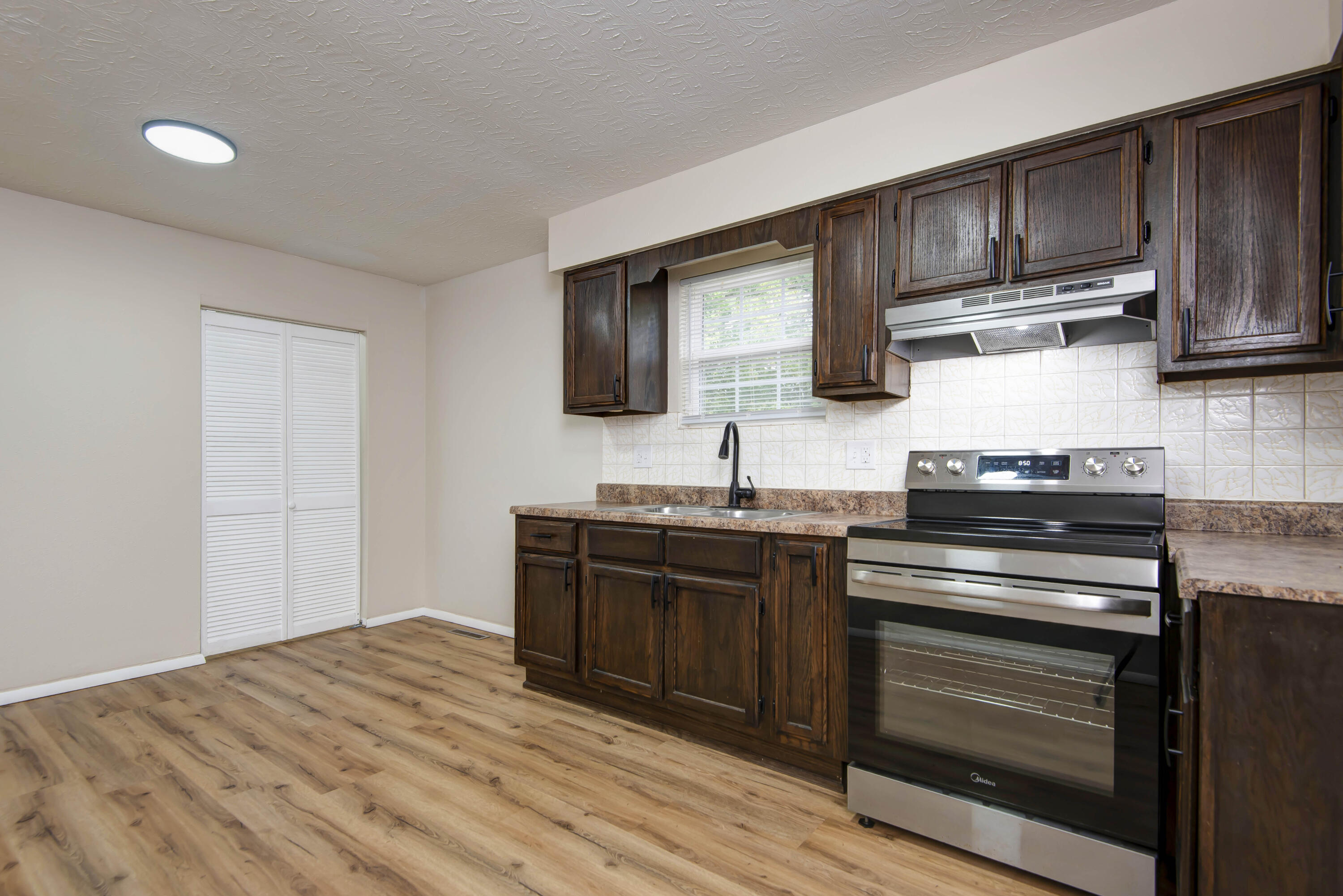 2727 West Nichols Street Springfield, MO 65802 - Photo 11 of 21 11