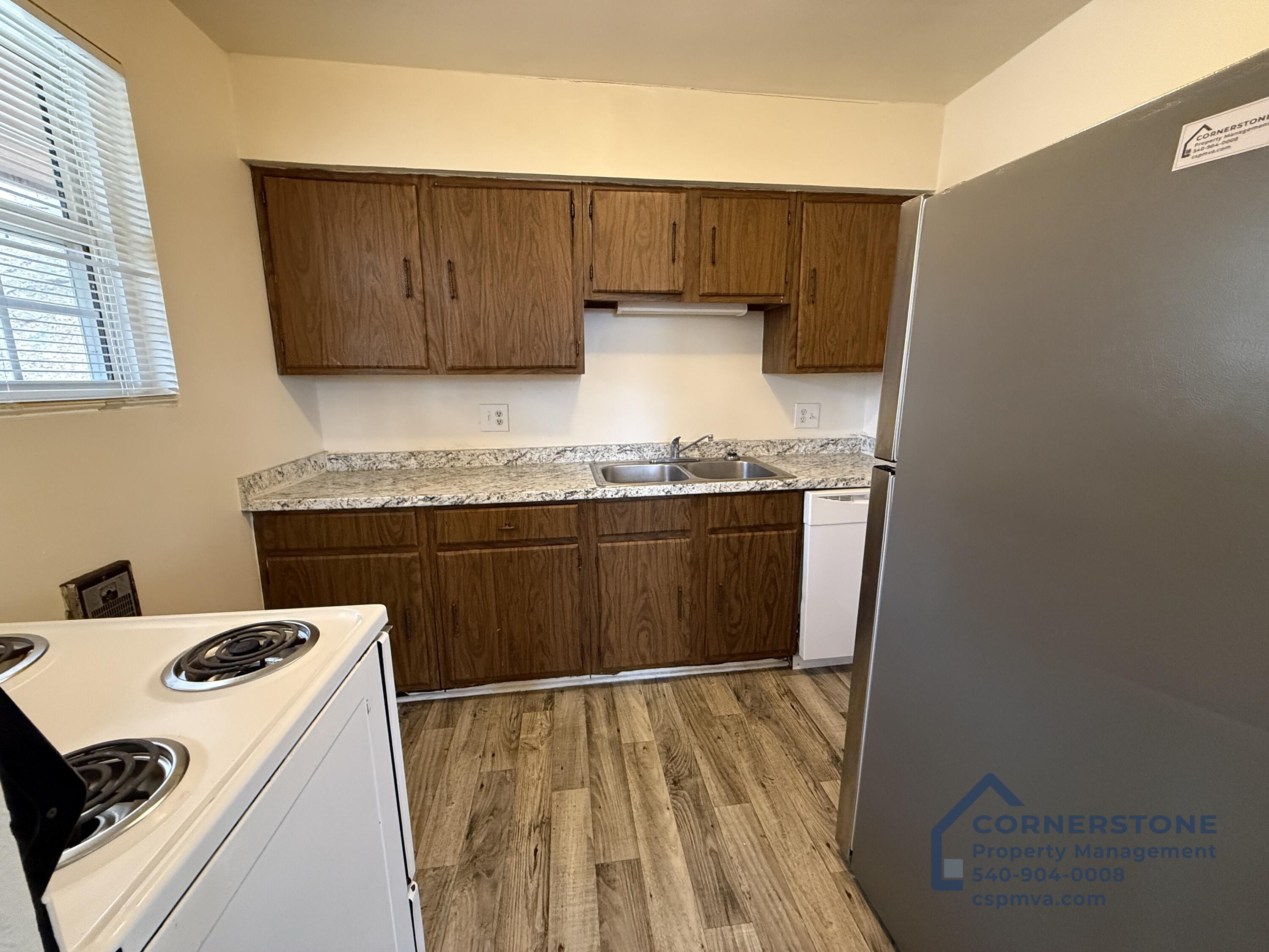 6700 Shingle Ridge Road, Unit 7B Roanoke, VA 24018 - Photo 4 of 11 IMG_0305