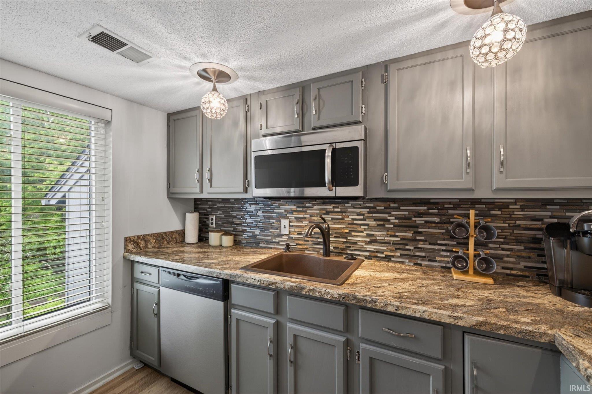 9105 South Pointe Ridge Lane, Unit 20 Bloomington, IN 47401 - Photo 7 of 21