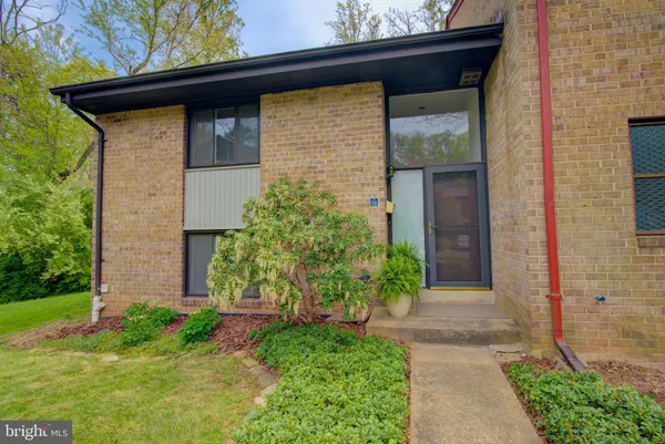 $2,900 | 11008 Saffold Way, Reston, VA 20190