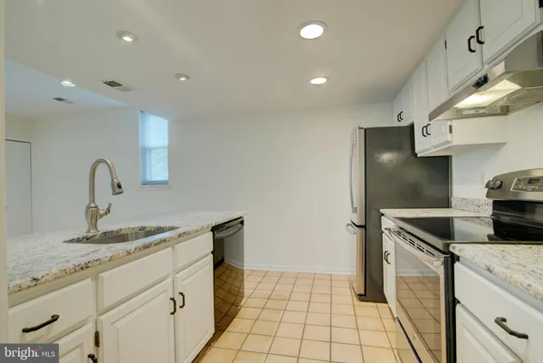 $2,900 | 11008 Saffold Way, Reston, VA 20190