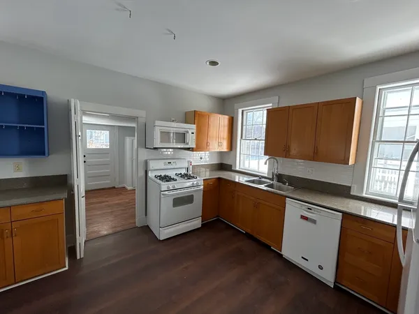 $6,000 | 660 High Street, Dedham, MA 02026