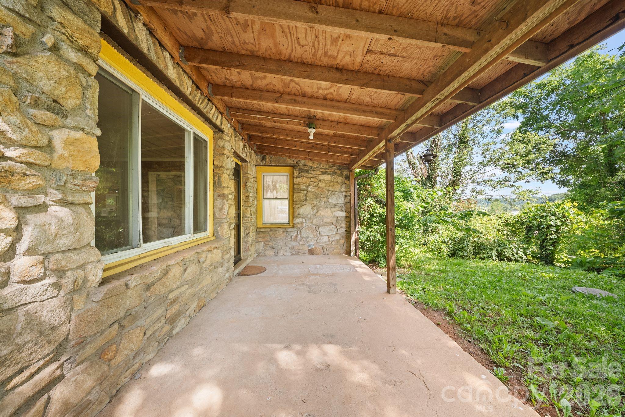 78 Green Oak Road Asheville, NC 28804 - Photo 3 of 26