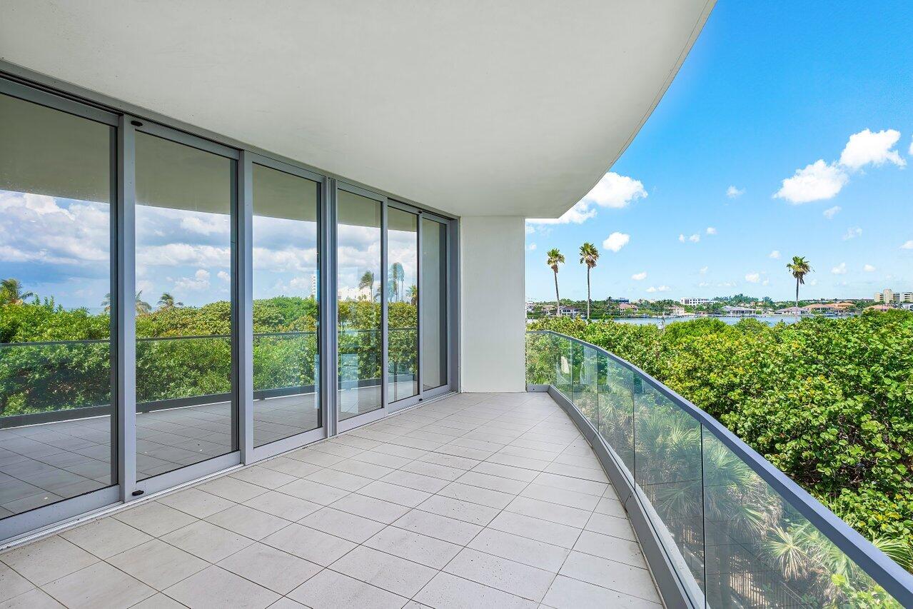 1500 South Beach Road, Unit 301 Tequesta, FL 33469 - Photo 11 of 21 a view of hallway with a large window