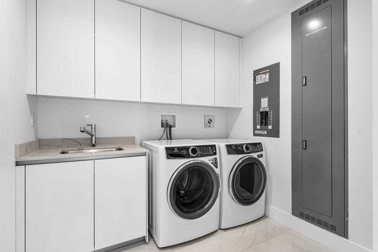 1500 South Beach Road, Unit 301 Tequesta, FL 33469 - Photo 21 of 21 a utility room with dryer and washer