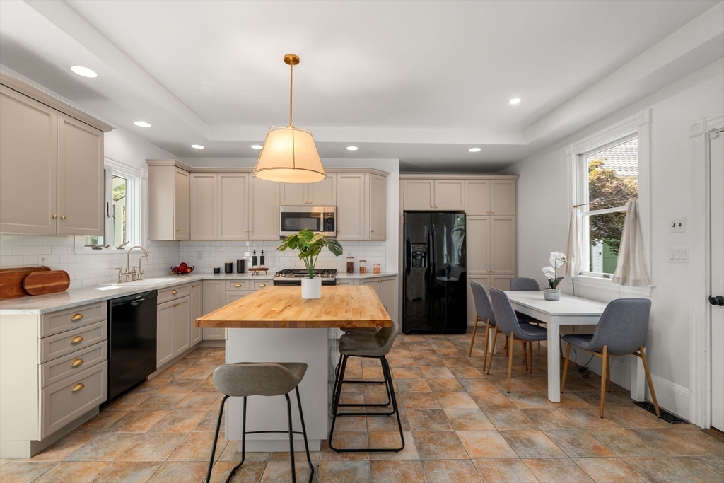 302 Concord Road Weston, MA 02493 - Photo 11 of 38 Gallery Image 11