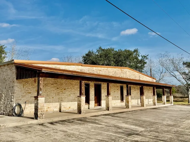 $1,699,000 | 851 County Road 149, Alvin, TX 77511