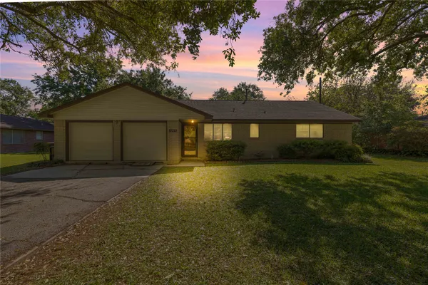 $225,000 | 1203 Kansas Avenue South, Anahuac, TX 77514