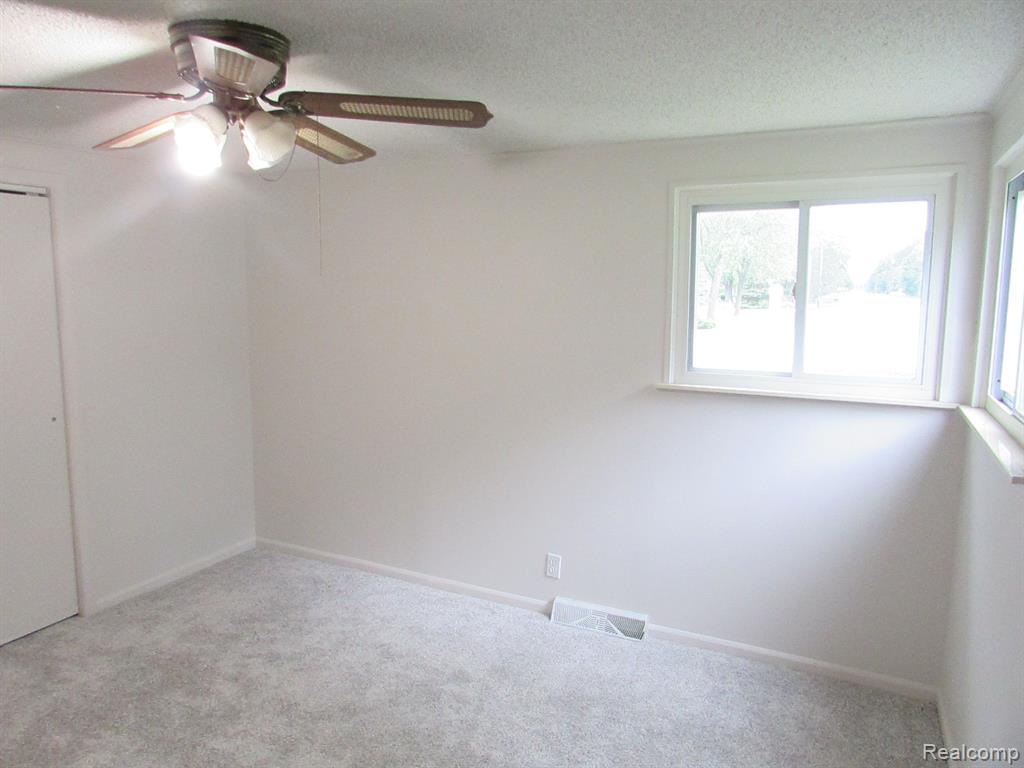2003 Belsay Road Burton, MI 48519 - Photo 38 of 47