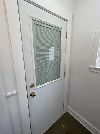 $1,200 | 419 1/2 North 6th Street, DeKalb, IL 60115