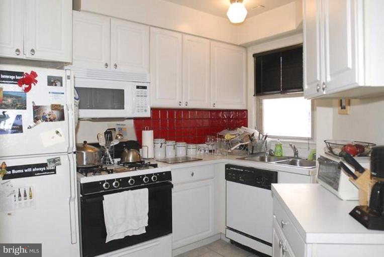 2500 Q Street Northwest, Unit 216 Washington, DC 20007 - Photo 4 of 5 Kitchen