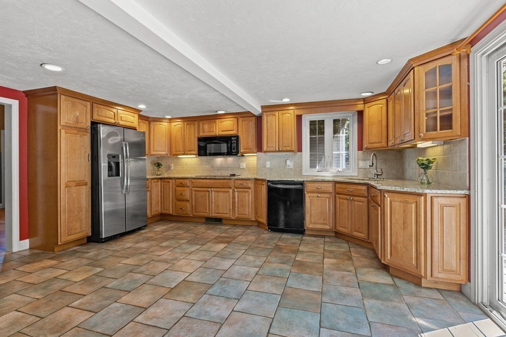 65 MacArthur Road Natick, MA 01760 - Photo 3 of 26 Gallery Image 3