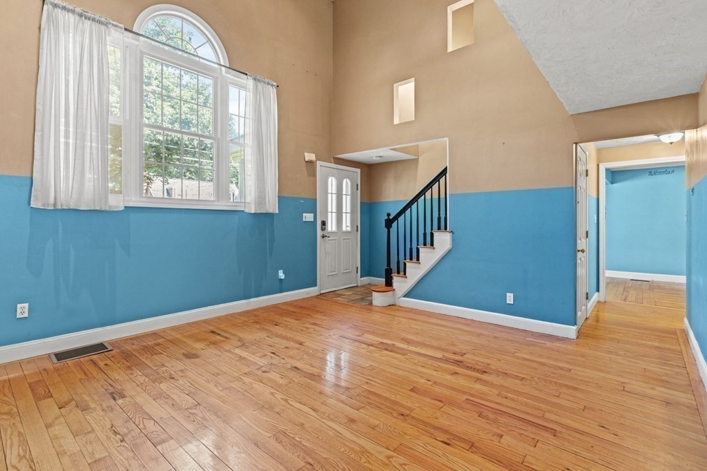 65 MacArthur Road Natick, MA 01760 - Photo 8 of 26 Gallery Image 8