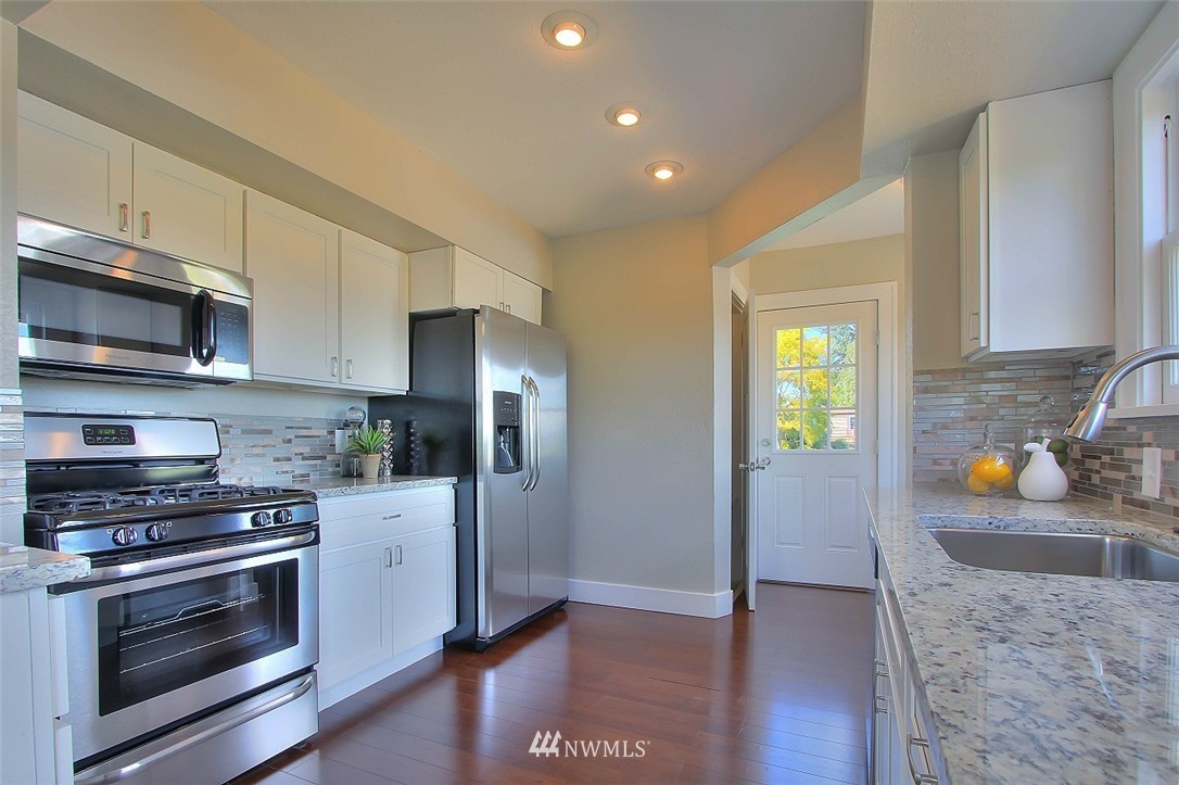 2307 Lowell Road Everett, WA 98203 - Photo 9 of 25
