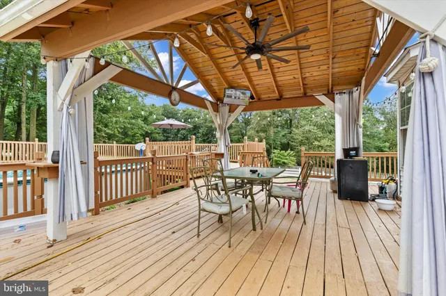 a view of a house with a yard and garage