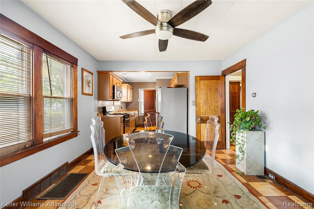 1449 Wayburn Street Grosse Pointe Park, MI 48230 - Photo 12 of 19