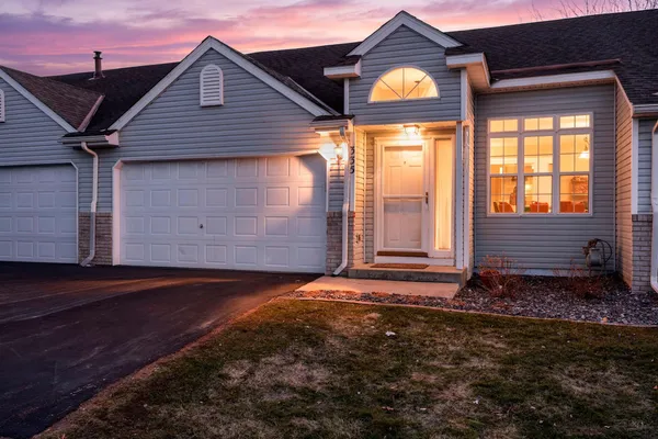 $274,900 | 335 Creekside Drive, Buffalo, MN 55313