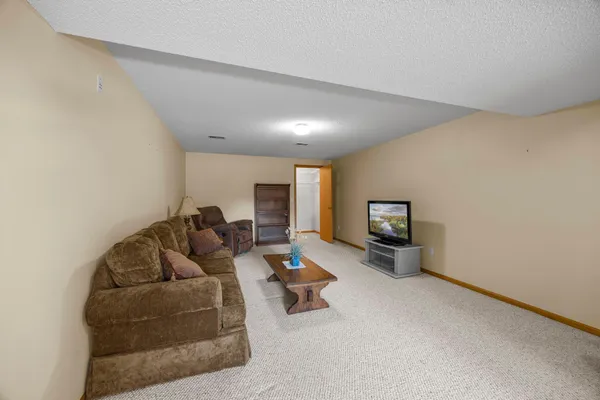 $274,900 | 335 Creekside Drive, Buffalo, MN 55313