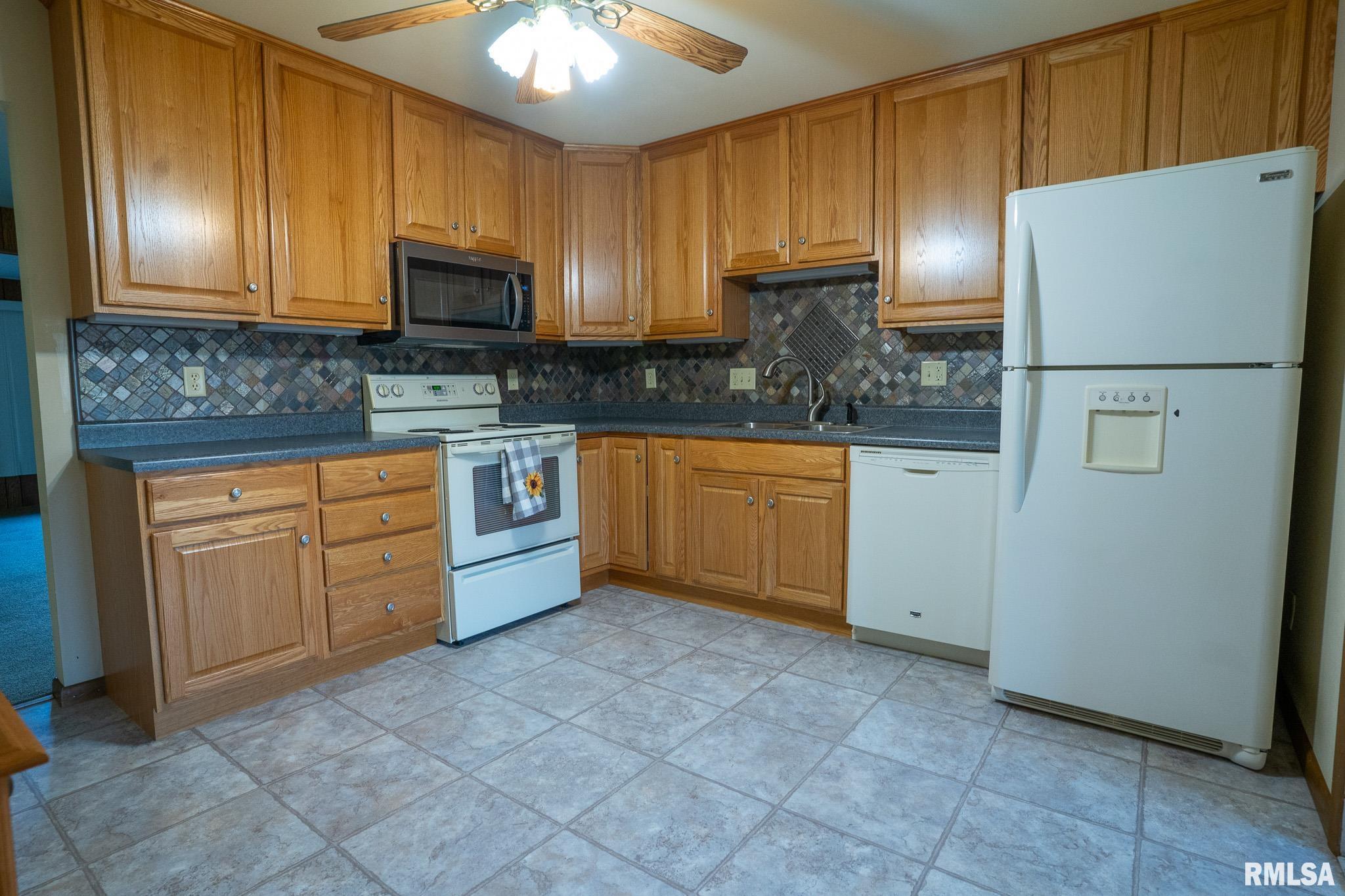 66 Dawn Drive Springfield, IL 62702 - Photo 3 of 11 Gallery Image 3