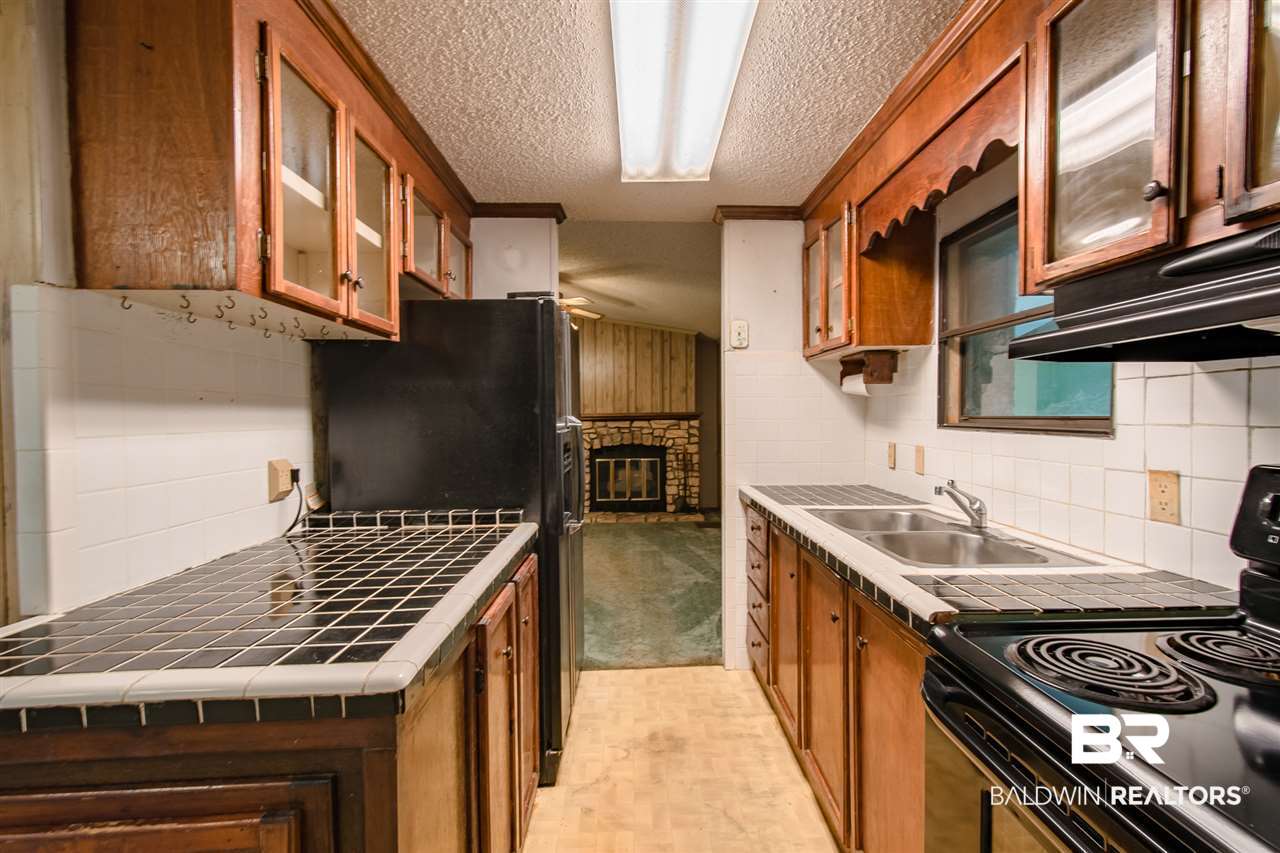 19253 North East River Road Silverhill, AL 36576 - Photo 18 of 49 Tile Counters