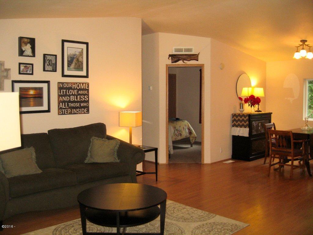 16 Schlecht Road Toledo, OR 97391 - Photo 12 of 22 Living Room view 1