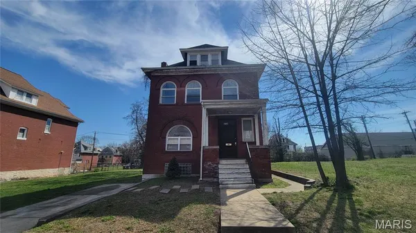 $149,900 | 5734 Maple Avenue, St. Louis, MO 63112