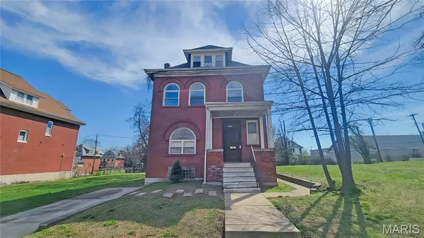 $149,900 | 5734 Maple Avenue, St. Louis, MO 63112