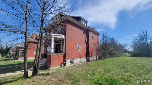 $149,900 | 5734 Maple Avenue, St. Louis, MO 63112