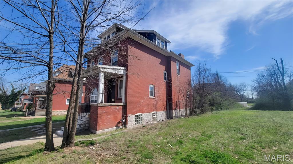 5734 Maple Avenue St. Louis, MO 63112 - Photo 2 of 17