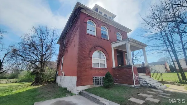 $149,900 | 5734 Maple Avenue, St. Louis, MO 63112
