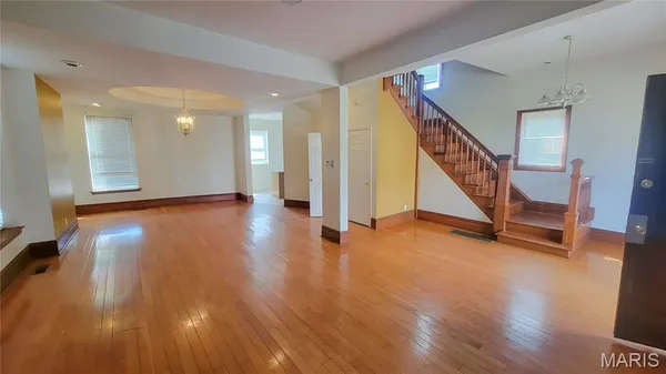 $149,900 | 5734 Maple Avenue, St. Louis, MO 63112