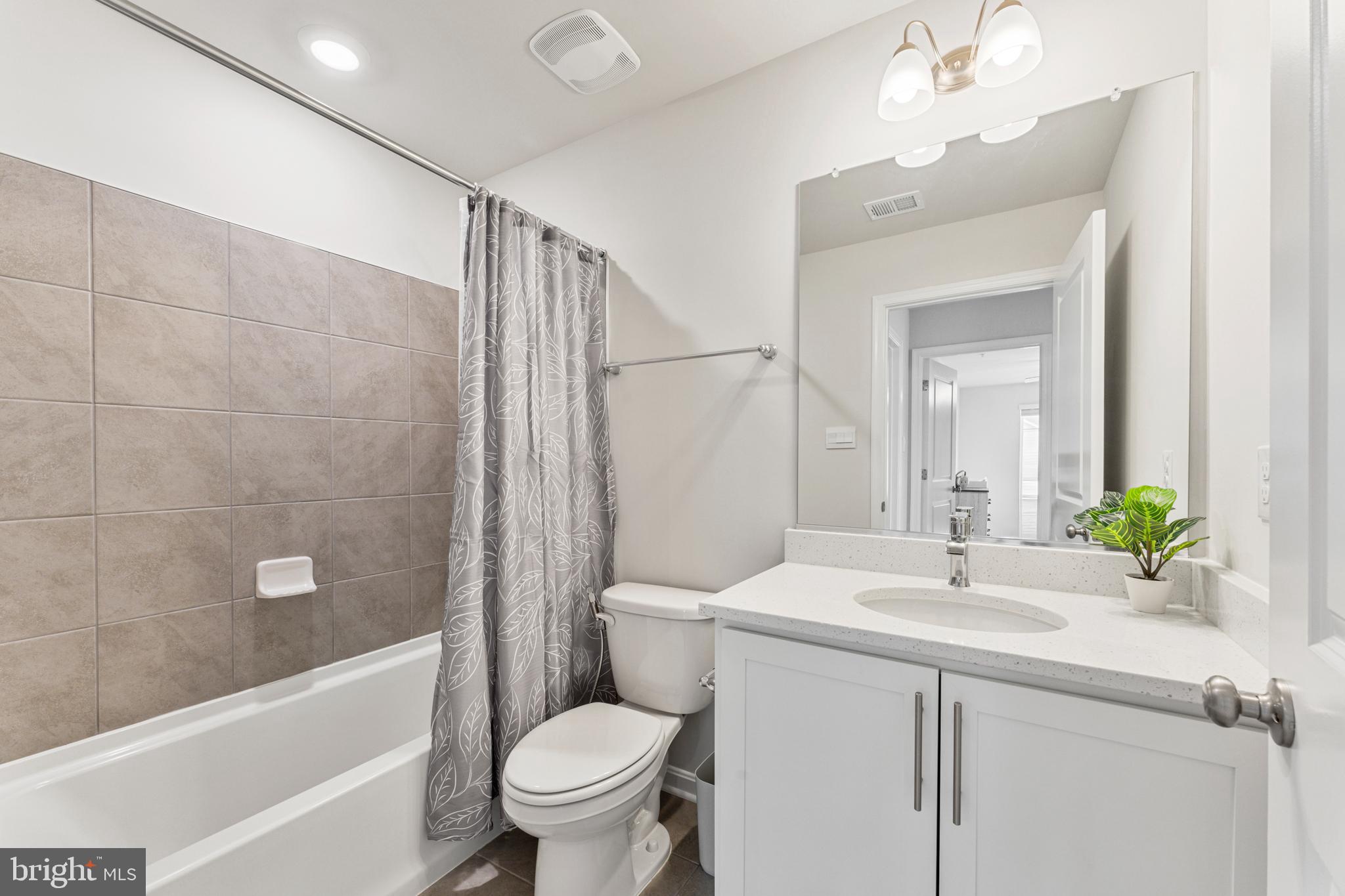 493 Ensemble Way Frederick, MD 21701 - Photo 16 of 33 UL Hall Bath