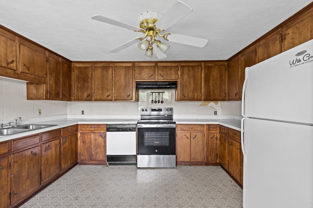 7255 Blue Ridge Drive Blue Ridge, GA 30513 - Photo 6 of 24 a kitchen with stainless steel appliances granite countertop a refrigerator stove a sink and dishwasher