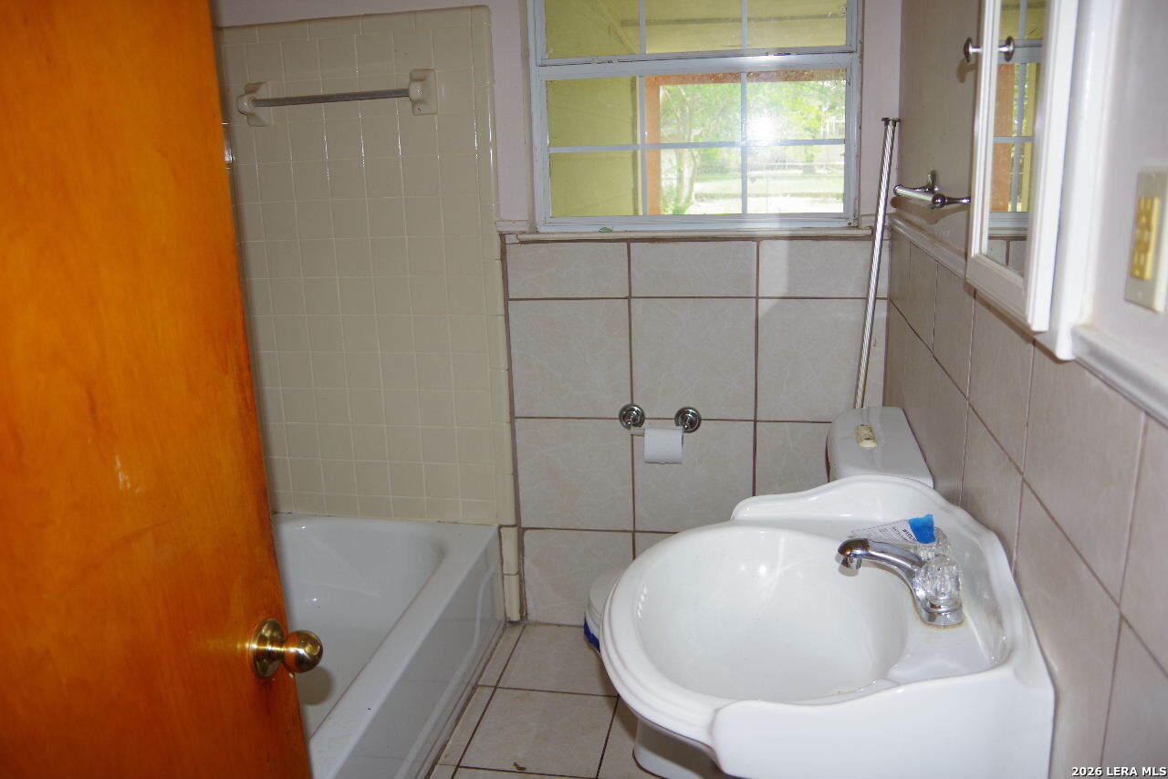 546 Rice Road San Antonio, TX 78220 - Photo 7 of 11