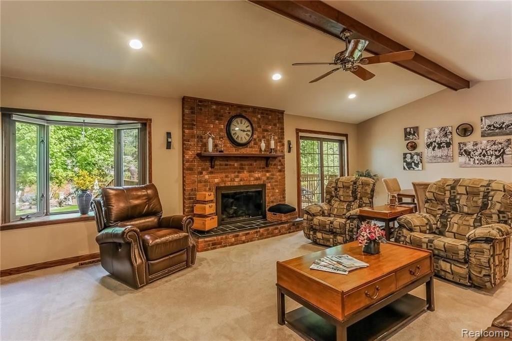 2049 Elkhorn Drive Rochester Hills, MI 48307 - Photo 11 of 34