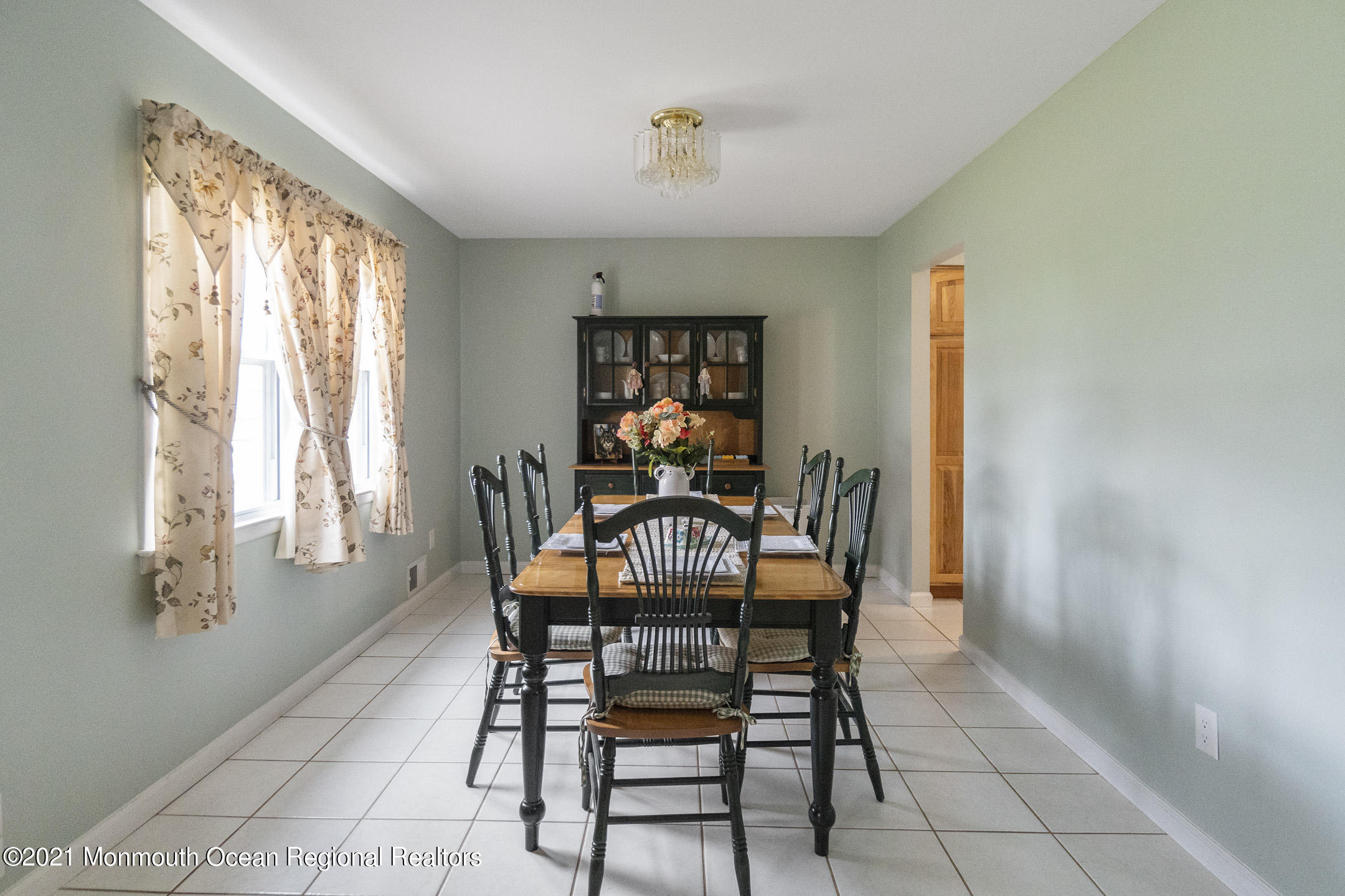 27 South Westfield Road Howell, NJ 07731 - Photo 5 of 27 a dining room with furniture and window