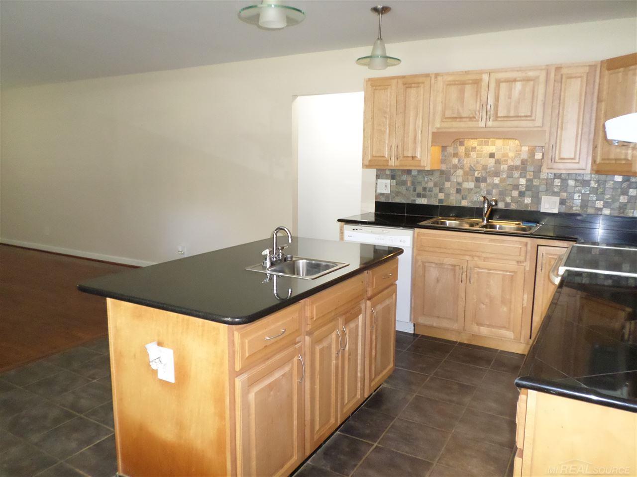 3480 John R Road Rochester, MI 48307 - Photo 3 of 40 31363775-2.JPG