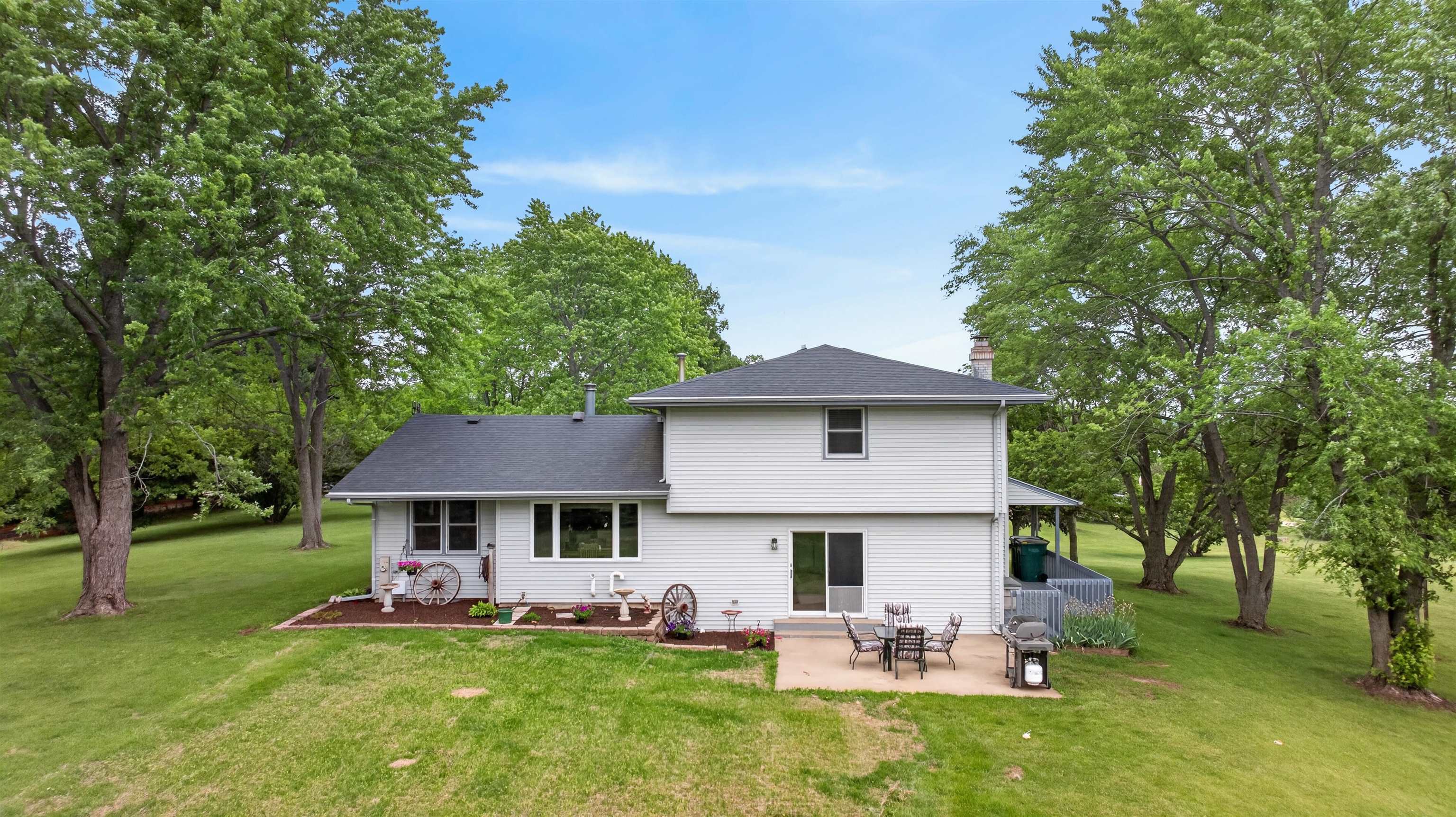 7144 North Crestview Road Stillman Valley, IL 61084 - Photo 3 of 36