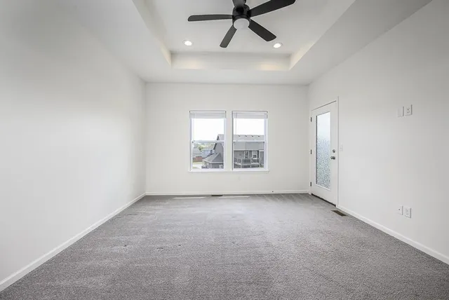 $439,950 | 917 North Willow Court, Tonganoxie, KS 66086