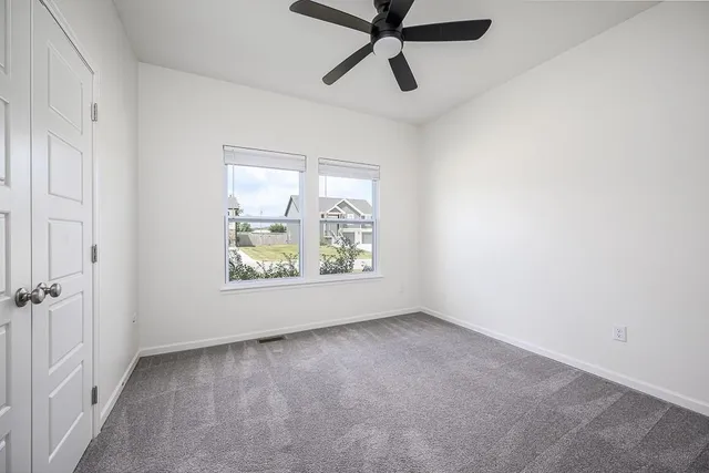 $439,950 | 917 North Willow Court, Tonganoxie, KS 66086