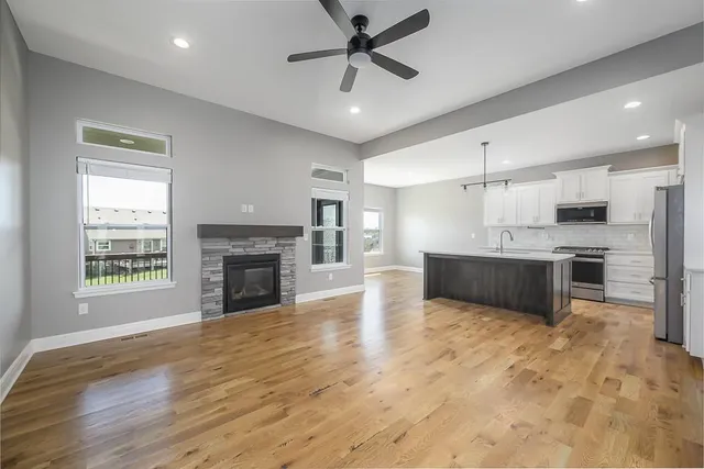 $439,950 | 917 North Willow Court, Tonganoxie, KS 66086