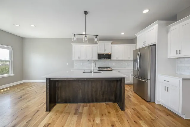 $439,950 | 917 North Willow Court, Tonganoxie, KS 66086