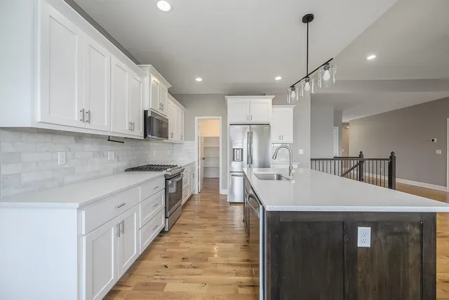 $439,950 | 917 North Willow Court, Tonganoxie, KS 66086