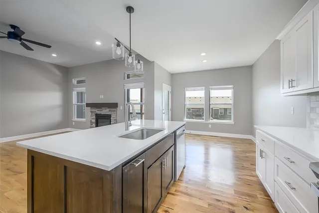 $439,950 | 917 North Willow Court, Tonganoxie, KS 66086